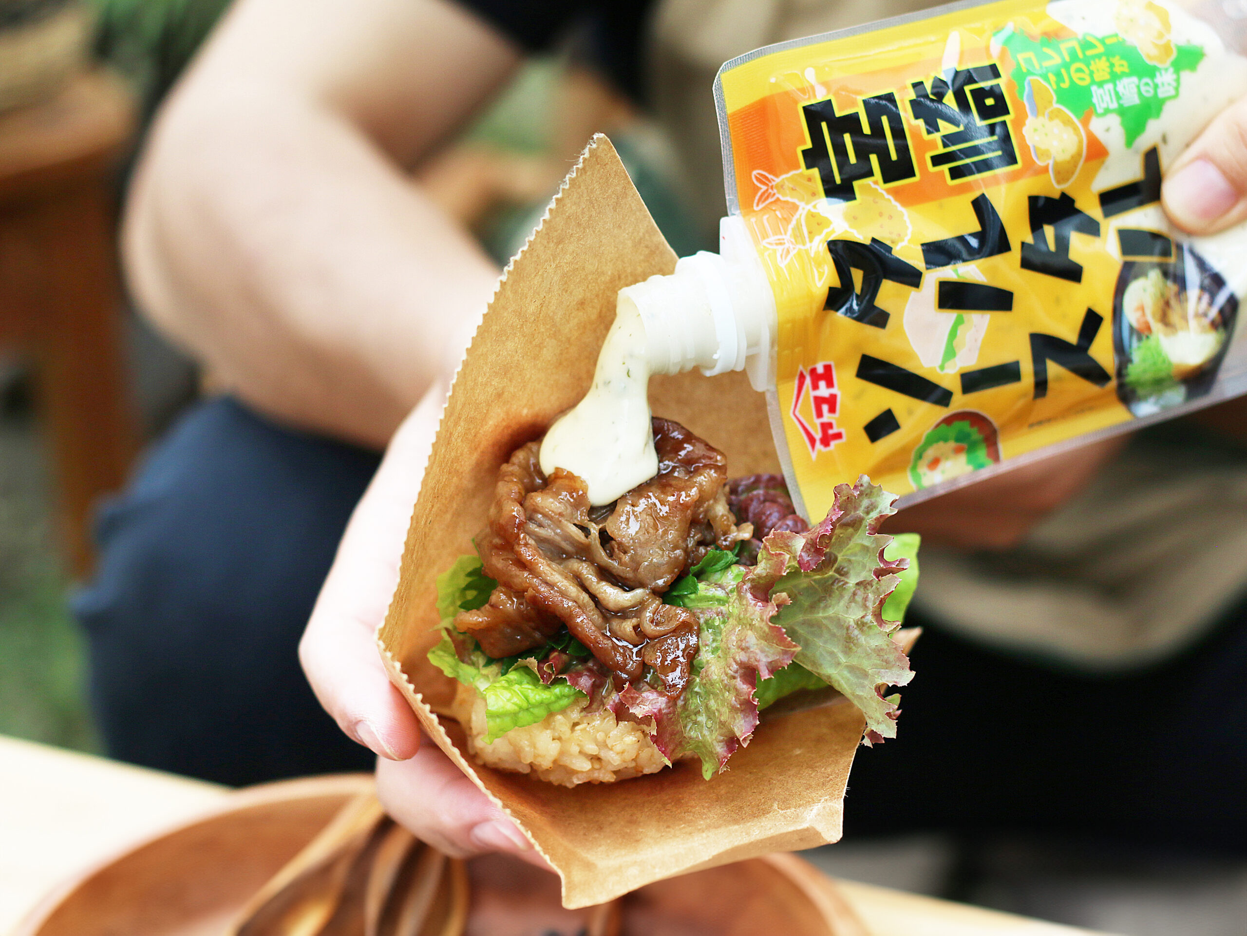 てげうめぇ〜焼肉たれとタルタルで!ガッツリライスバーガー