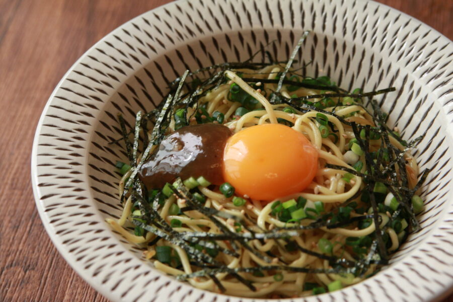 かける宮崎炭火焼だれまぜそばのイメージ